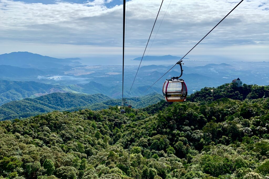 image of Da Nang's longest non-stop single track cable car