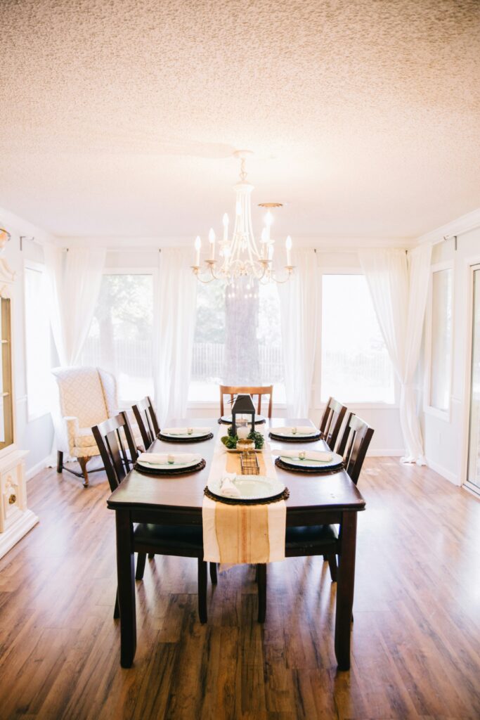 image of a dining room