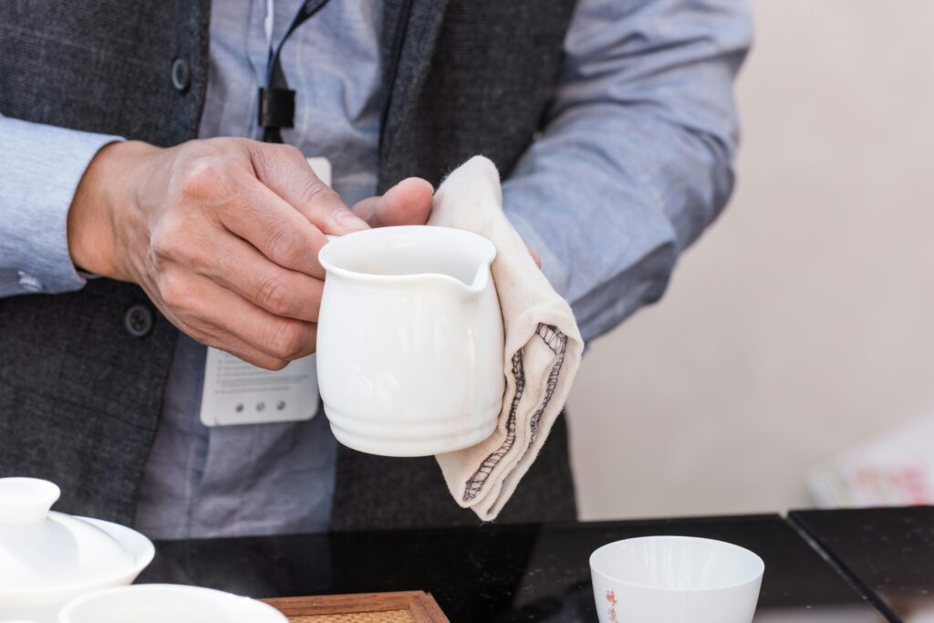 using cloth to wipe a mug 