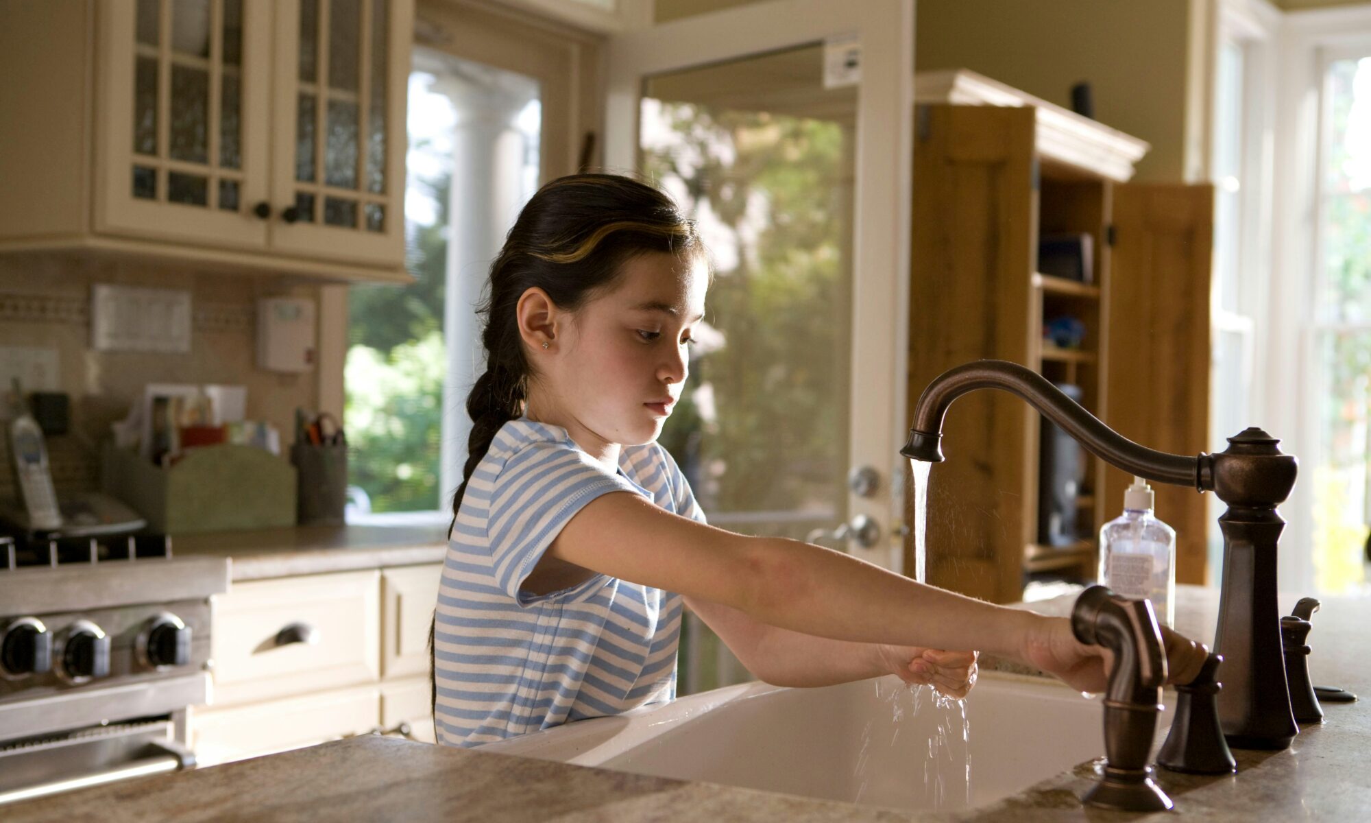 child cleaning