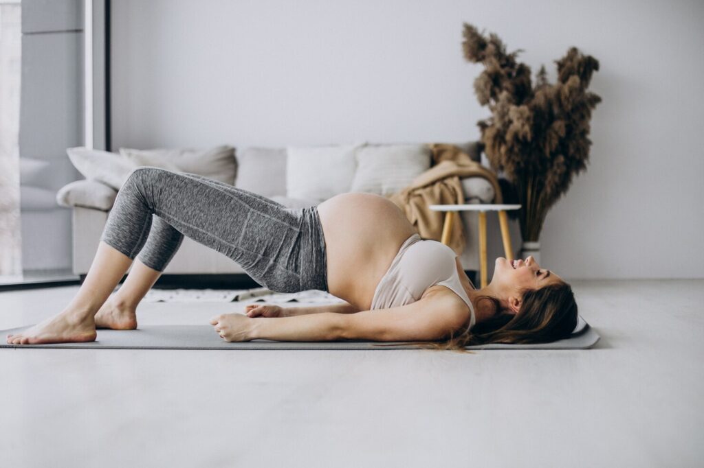 pregnant woman working out